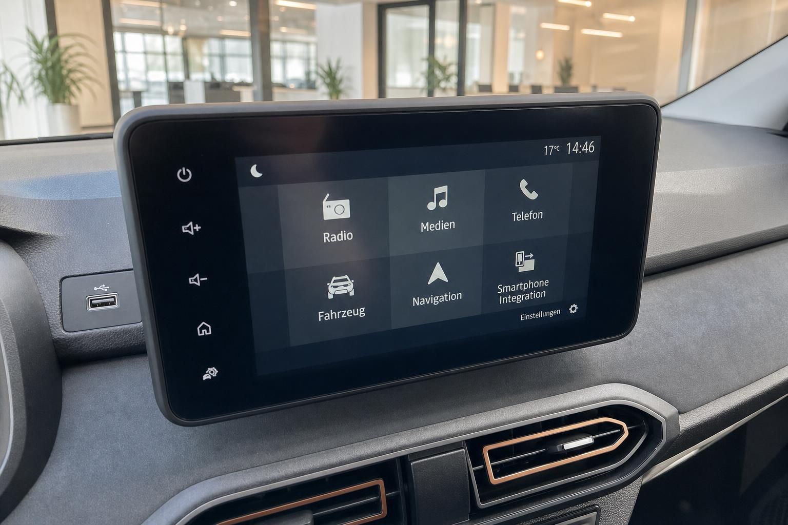 Infotainment-Touchscreen mit Menü für Radio, Medien und Navigation