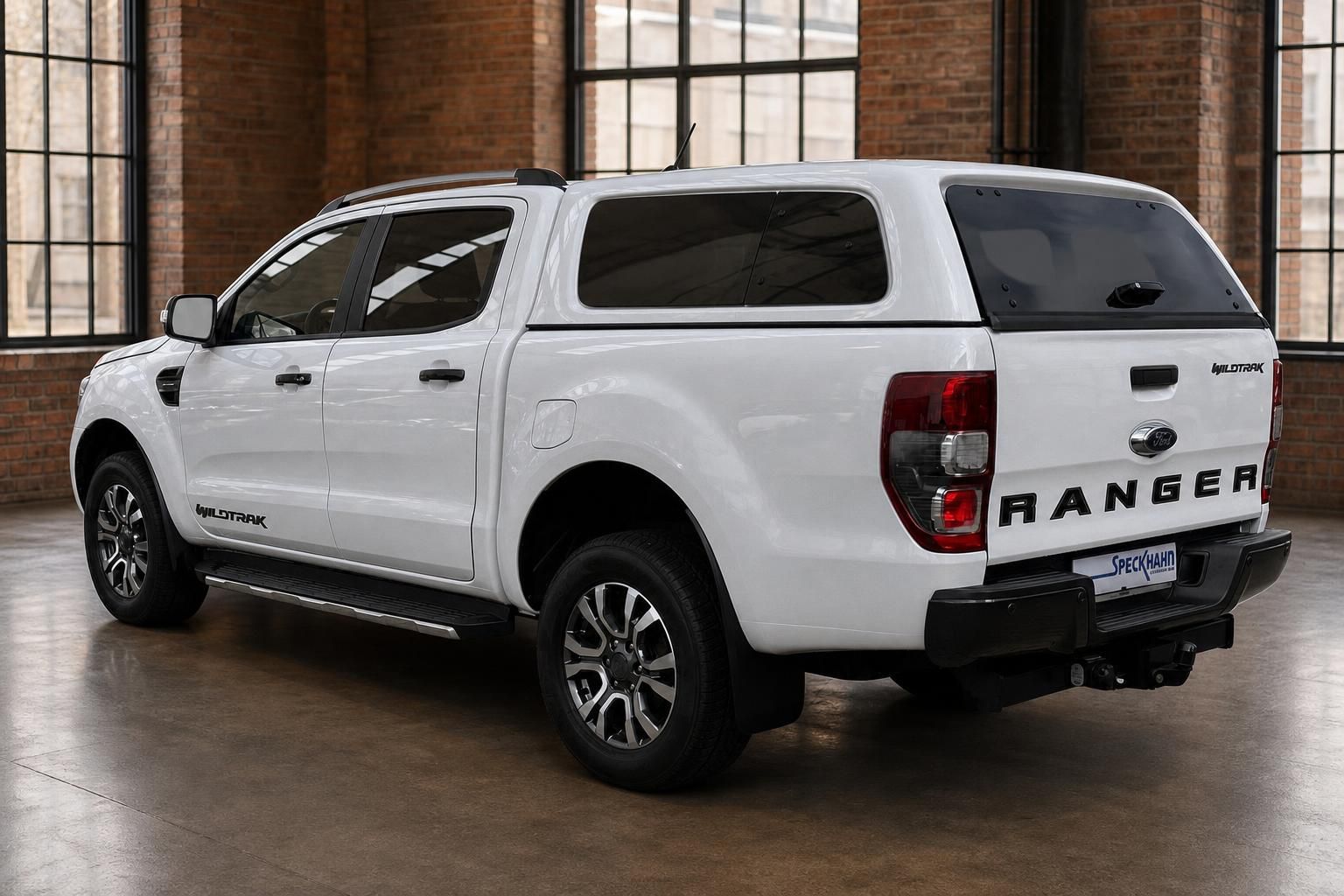 Ford Ranger Wildtrak weiß Seitenansicht Heck mit Hardtop-Aufbau