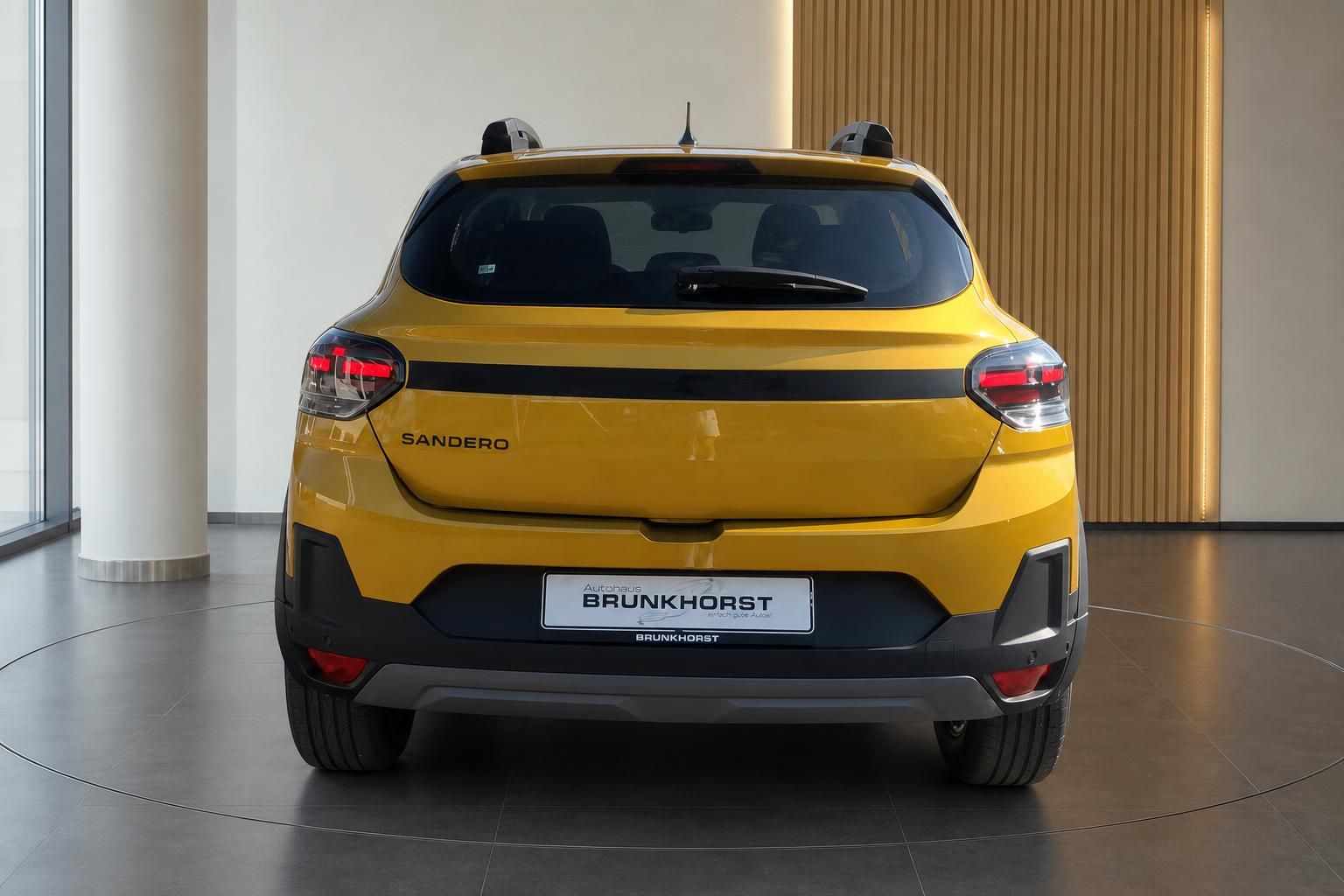 Dacia Sandero Stepway gelb Heckansicht im Autohaus Brunkhorst
