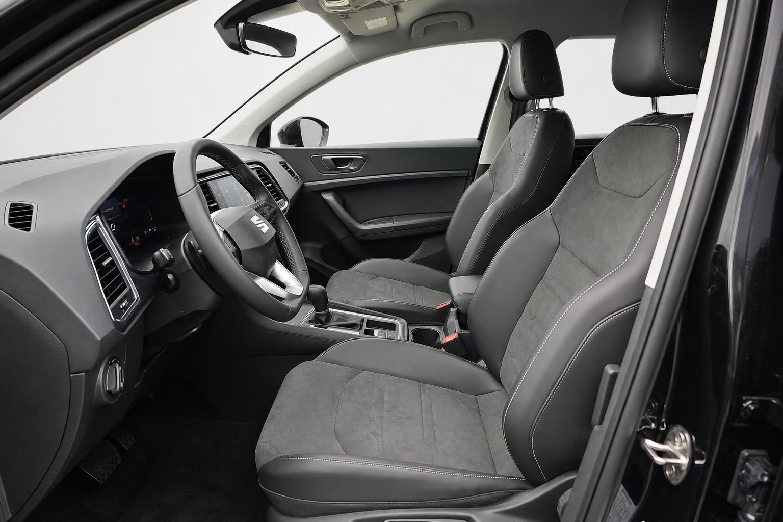 SEAT Ateca Innenraum Fahrersitz und Armaturenbrett Detail