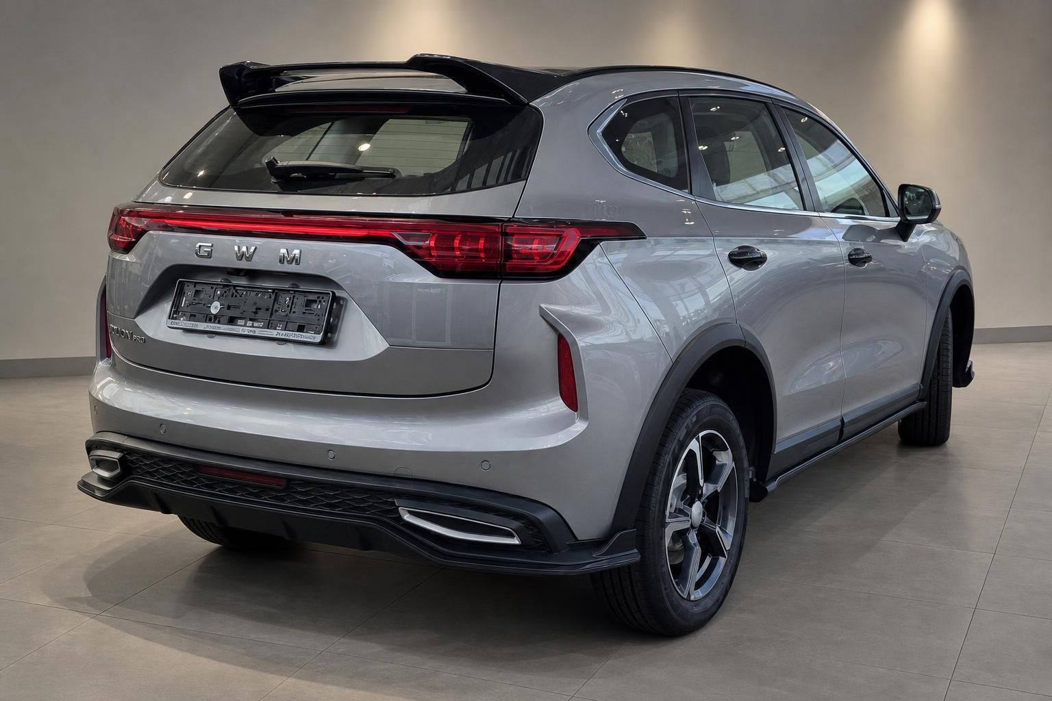 GWM Haval Jolion Pro SUV Heckansicht mit Dachspoiler und LED-Rueckleuchten