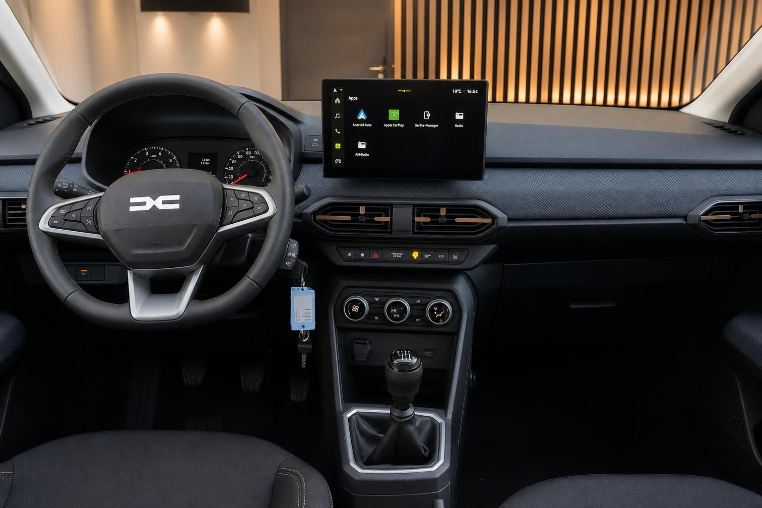 Dacia Sandero Armaturenbrett mit Touchscreen und Lenkrad Detailansicht