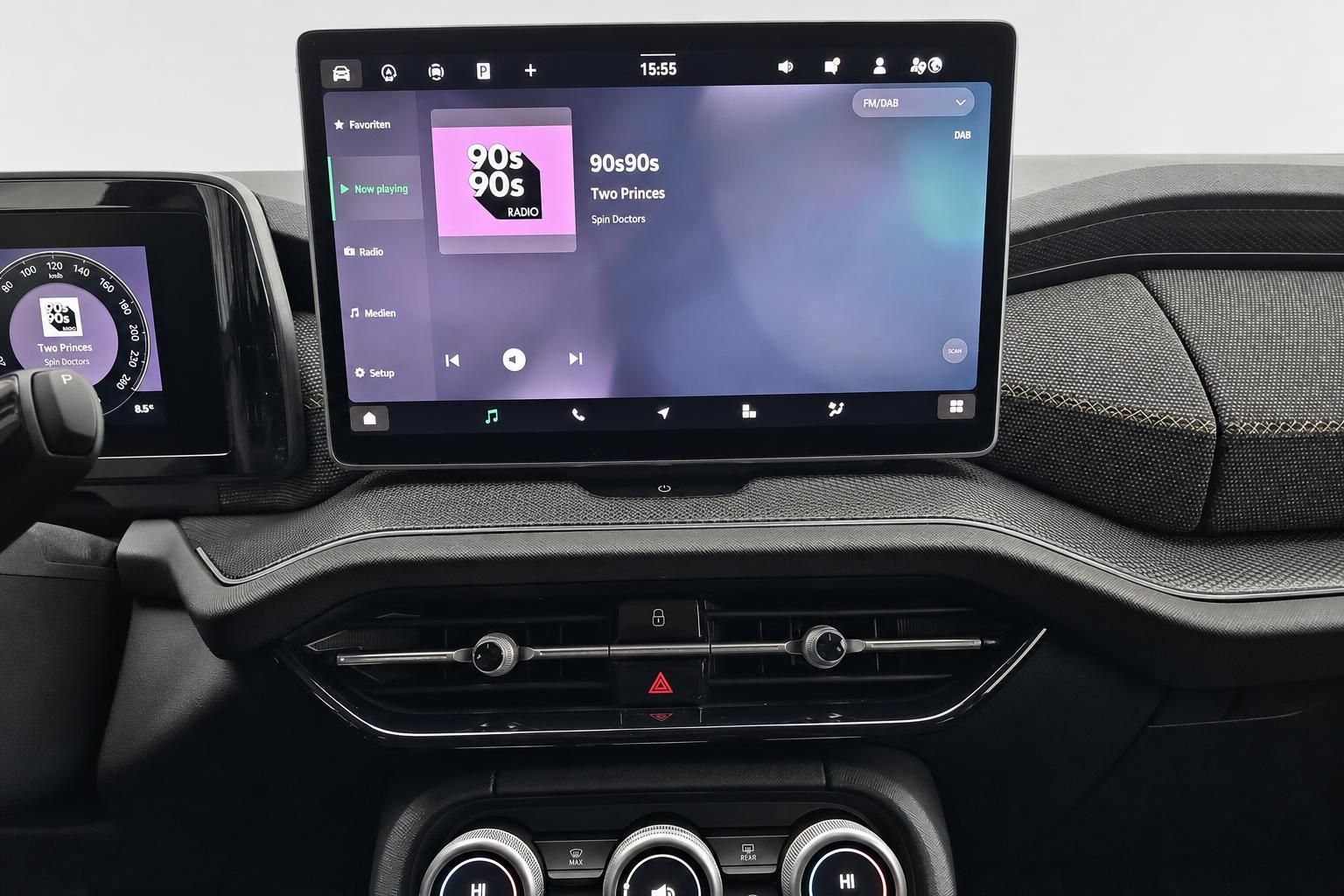 Skoda Infotainment-Display mit Radio und Klimabedienung