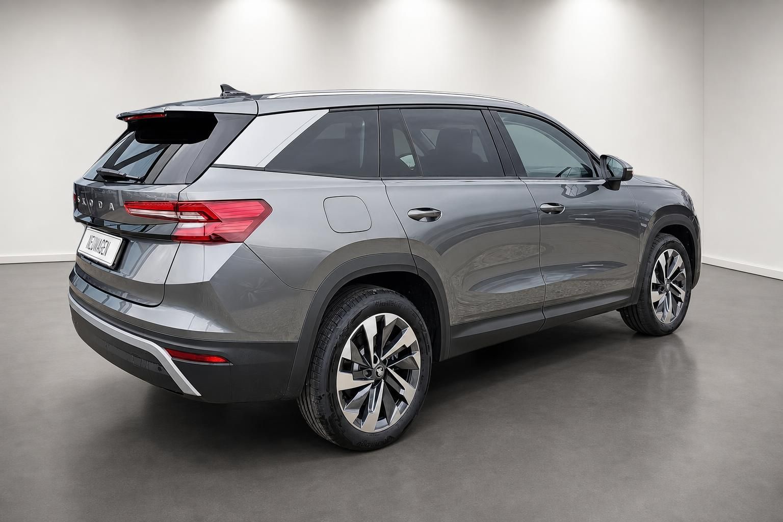 Škoda Kodiaq grau Heck-Seitenansicht mit Alufelgen