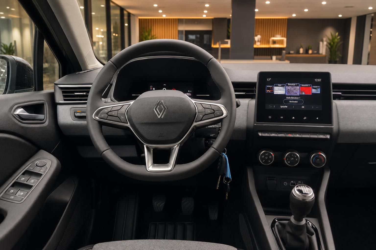 Renault Armaturenbrett mit Touchscreen, Lenkrad und Schaltgetriebe im modernen Design