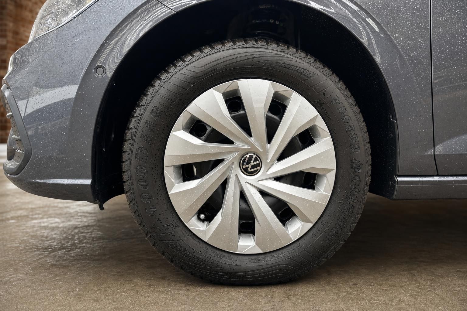 VW Polo Felge und Reifen Nahaufnahme Detailansicht