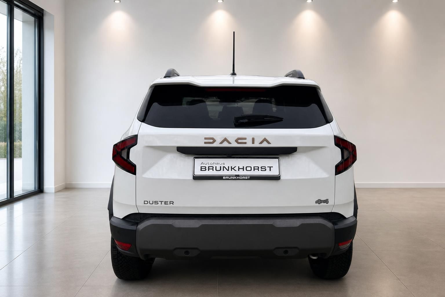 Dacia Duster Heckansicht weiß - Autohaus Brunkhorst