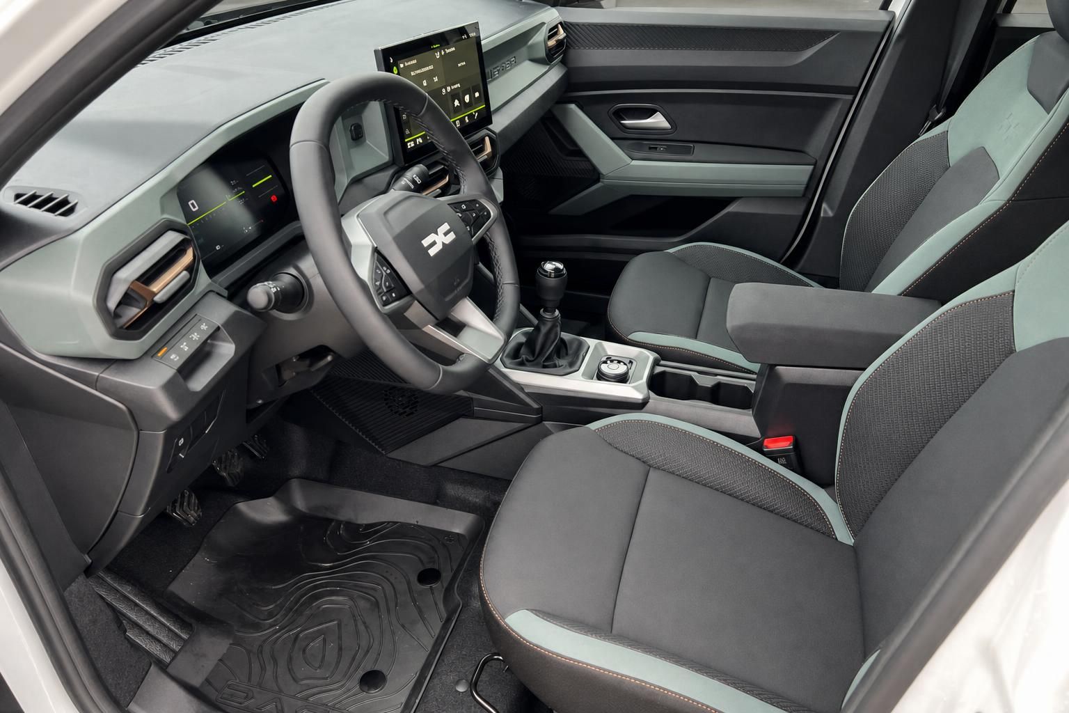 Dacia Innenraum Cockpit mit Lenkrad und Sitzen in grau-schwarz
