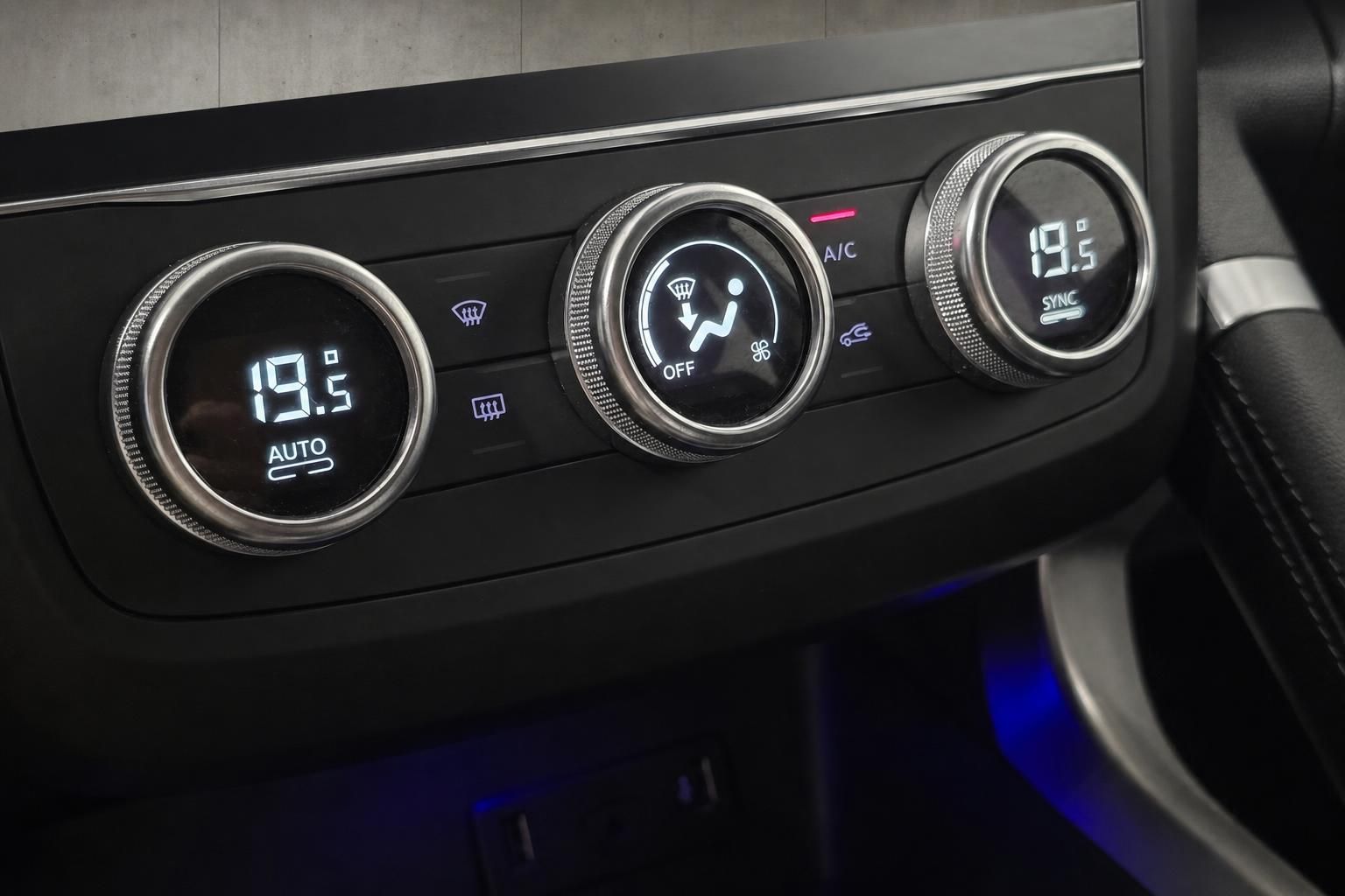 Klimabedienelemente mit Digitalanzeige im Renault Innenraum