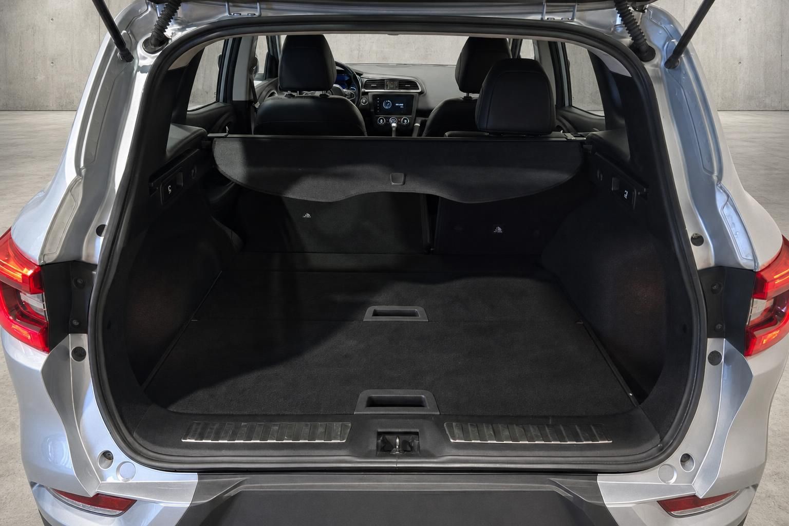 Renault Kadjar Kofferraum mit umgeklappter Abdeckung von hinten