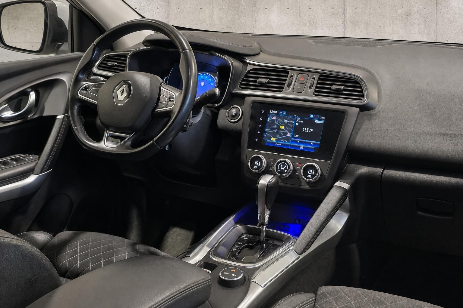 Renault Kadjar Innenraum mit Navigationssystem und Cockpit im Detail