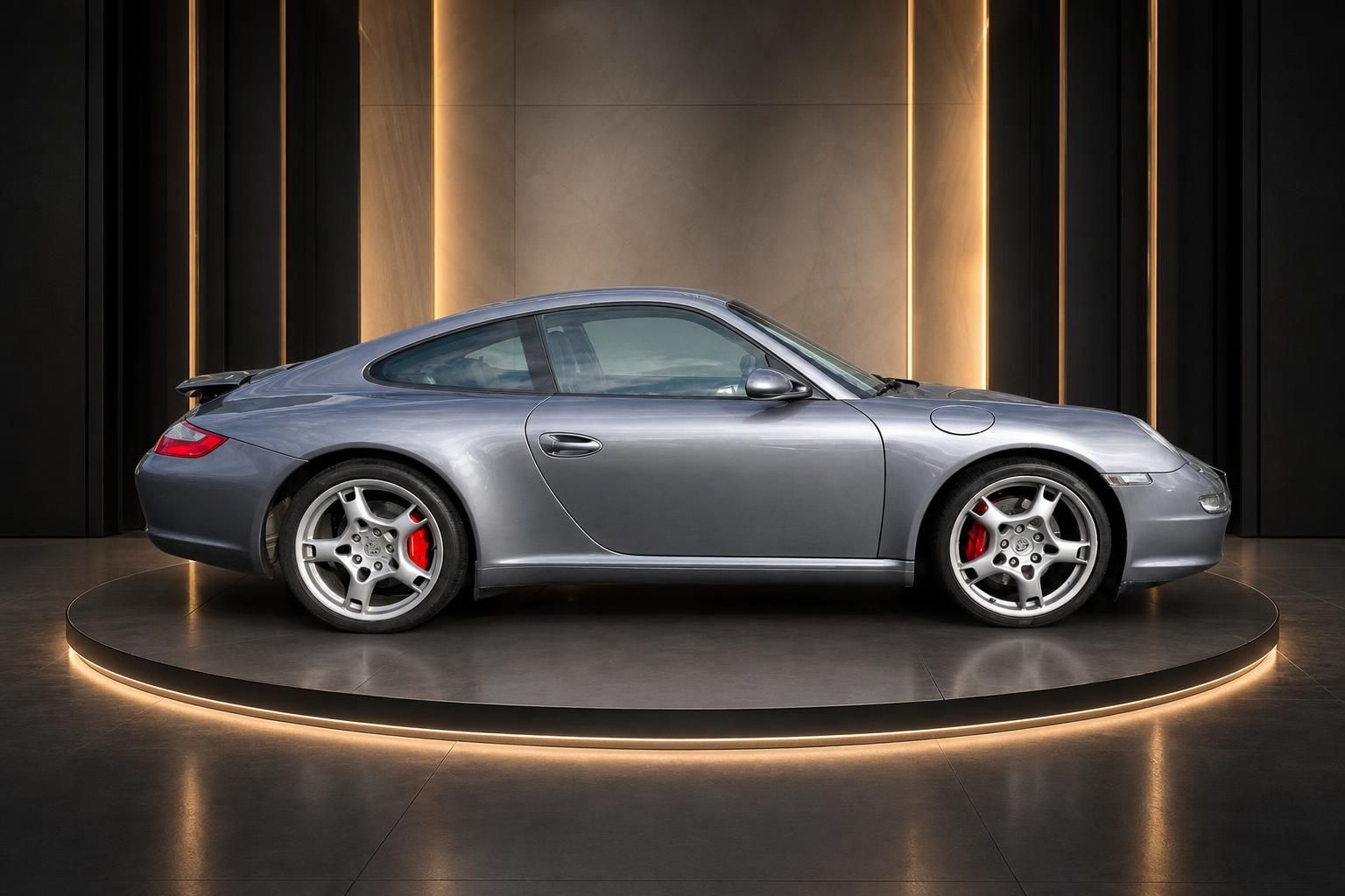 Porsche 911 Carrera Grau - Seitenansicht zeigt klassische Sportwagen-Silhouette mit roten Bremssätteln