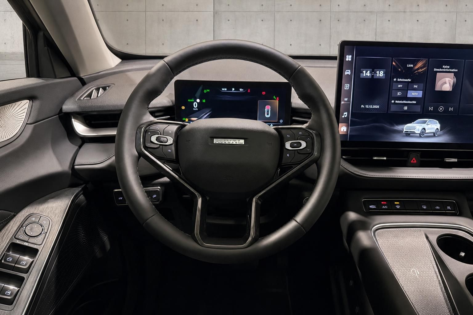 Cockpit mit Lenkrad, Fahrerdisplay und Touchscreen im Haval SUV