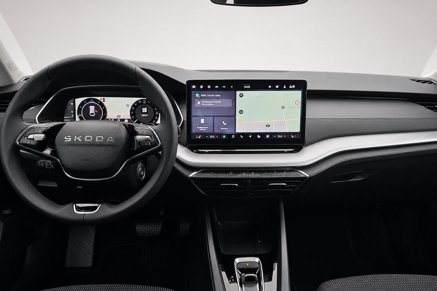 Skoda Cockpit mit Lenkrad und digitalem Infotainment-Display