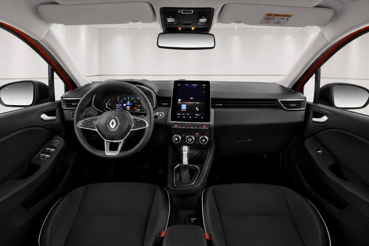 Renault Clio Innenraum mit Cockpit, Lenkrad und Touchscreen
