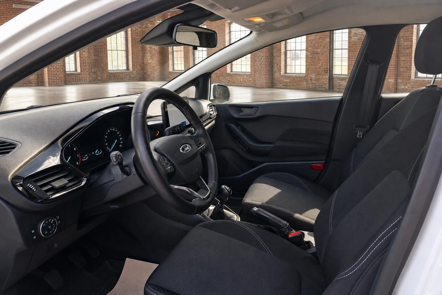 Ford Fiesta Innenraum: Vordersitze, Lenkrad und Cockpit im Detail