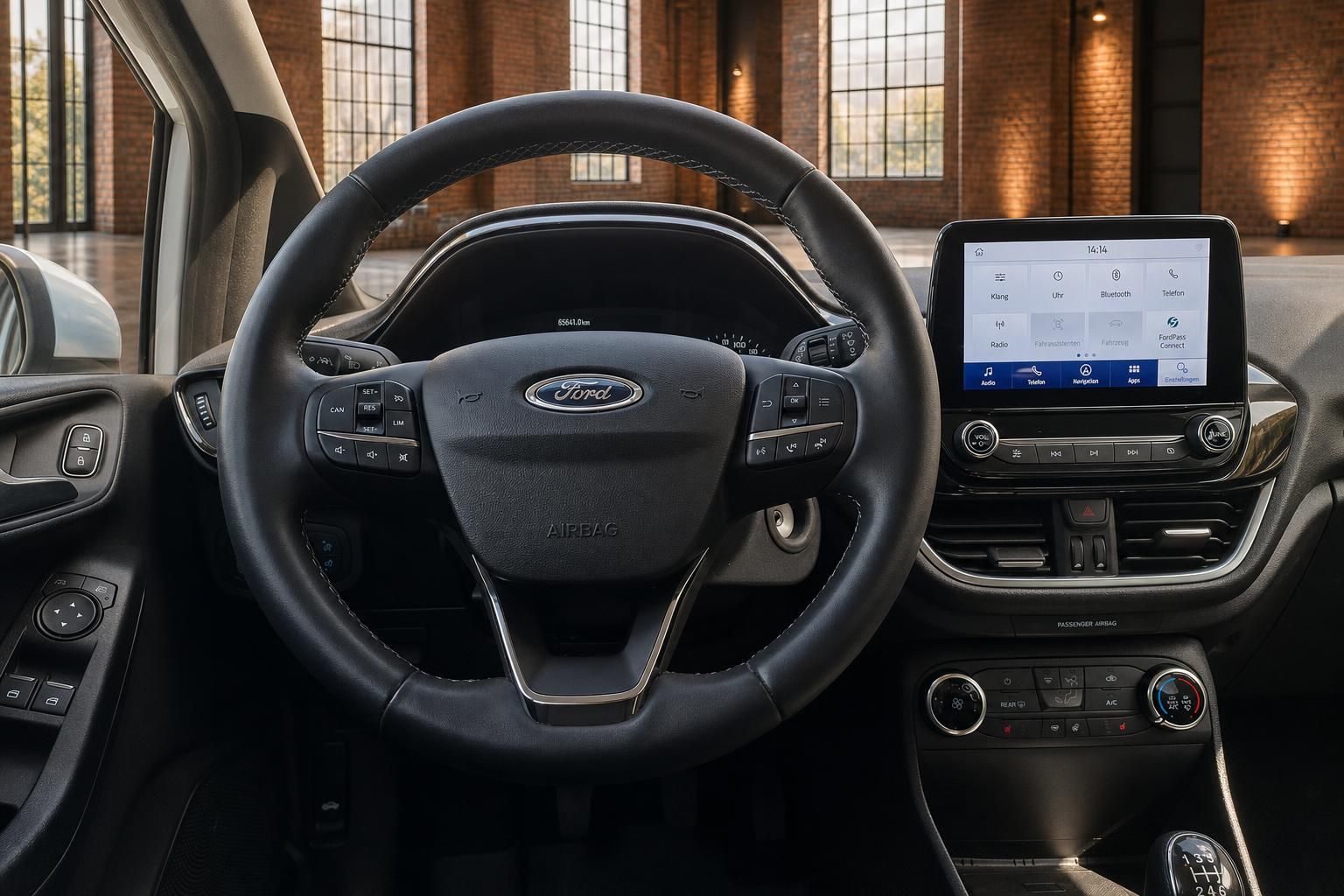 Ford Fiesta Lenkrad Nahaufnahme mit Multifunktionstasten und Display