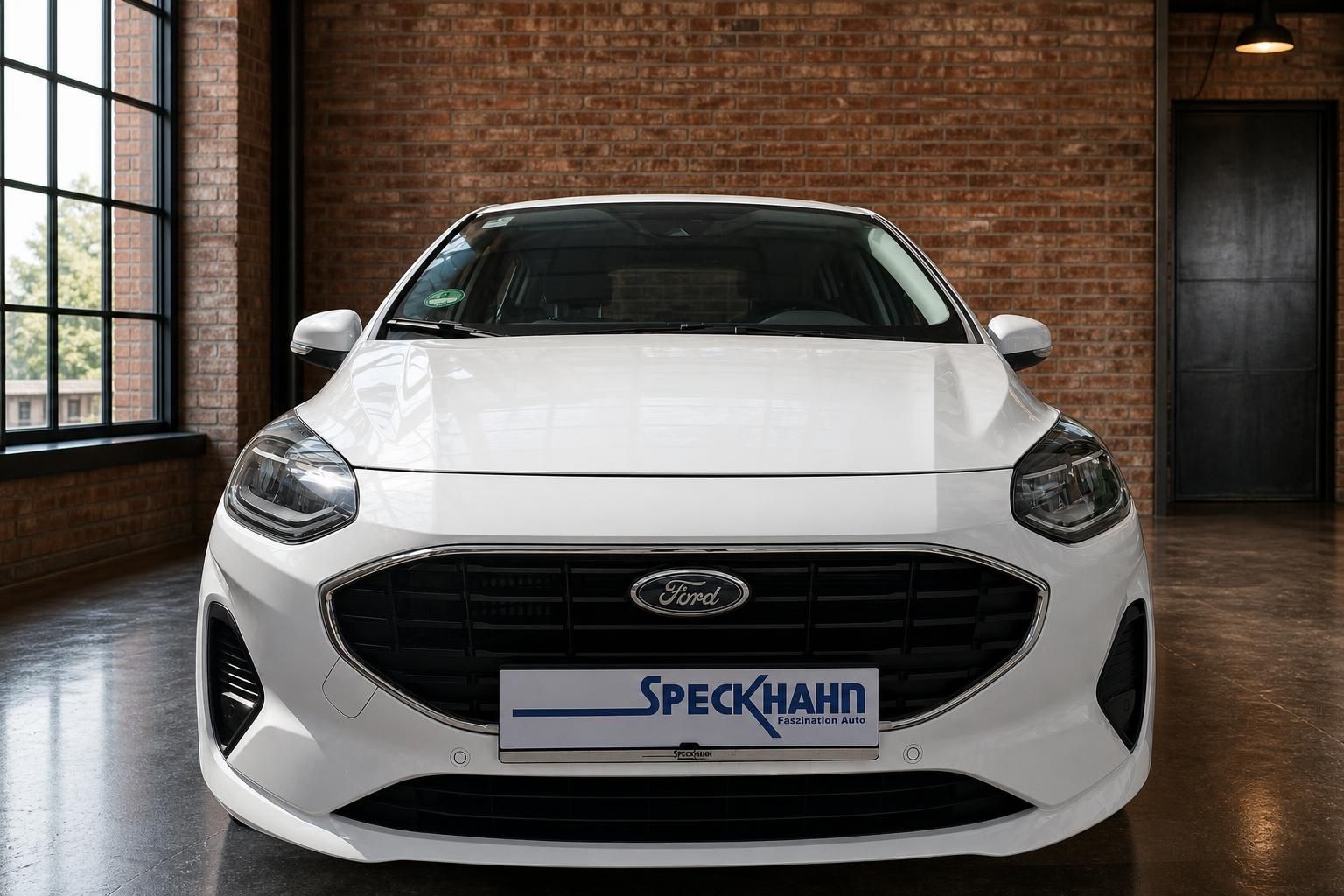Ford weiß Frontansicht bei Speckhahn Faszination Auto