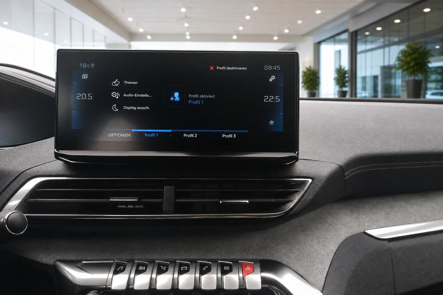 Peugeot Touchscreen Infotainment mit Profileinstellungen im Cockpit
