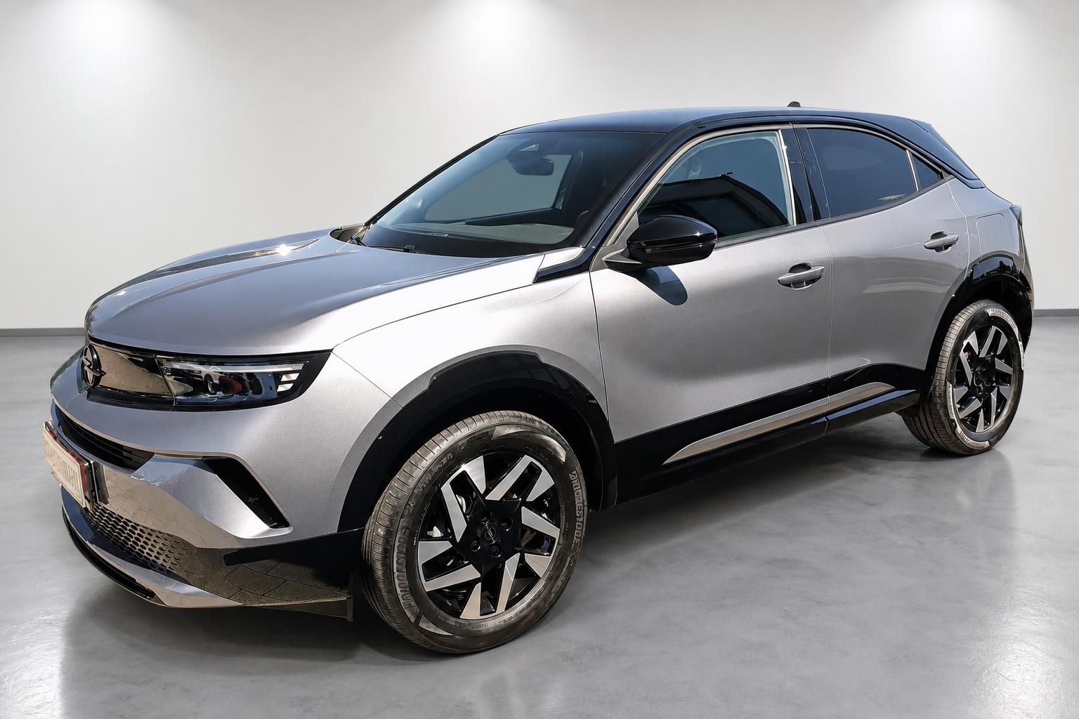 Opel Mokka silber SUV Seitenansicht vorne Alufelgen