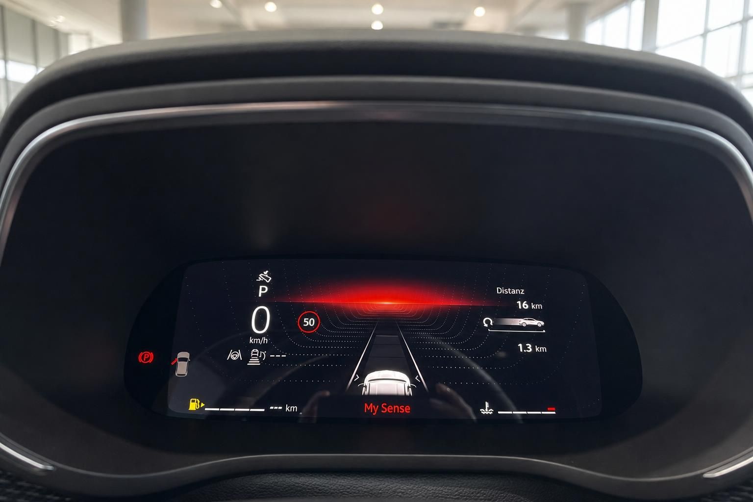 Digitales Cockpit-Display mit Navigationssystem und Fahrassistenz-Anzeigen im modernen Fahrzeug