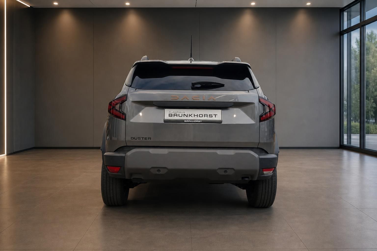 Dacia Duster grau, Heckansicht im Autohaus Baunkhorst