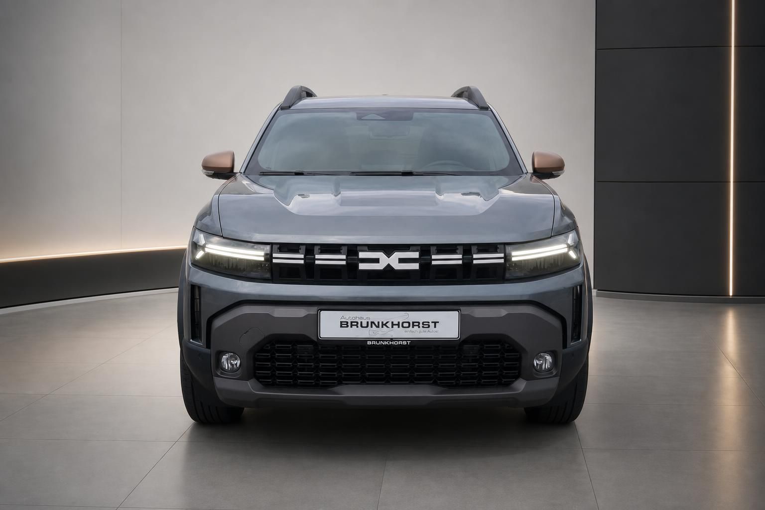 Dacia Duster grau, Frontansicht im Autohaus Brunkhorst