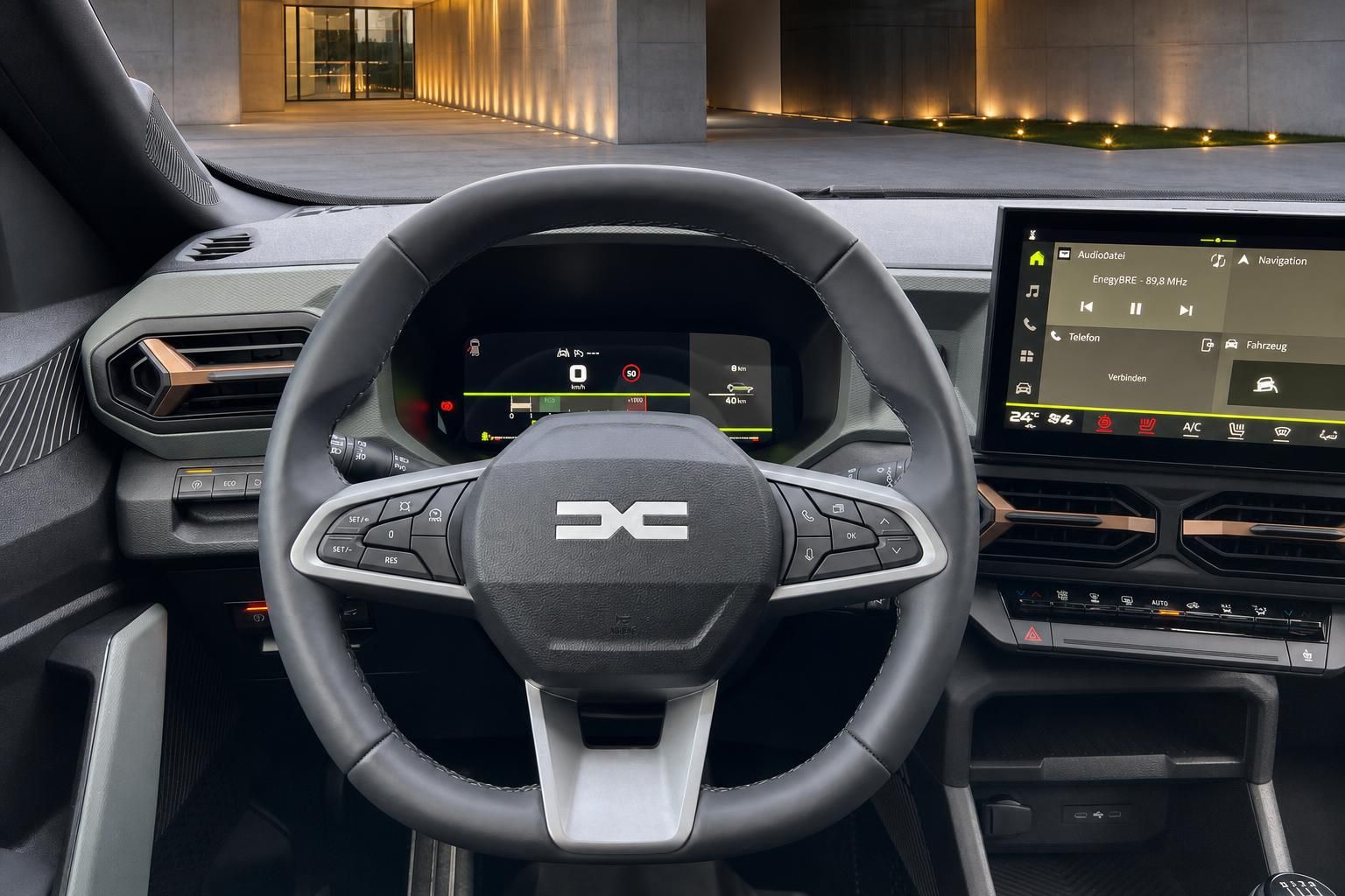 Fahrzeug-Cockpit mit digitalem Armaturenbrett, Multifunktionslenkrad und zentralem Touchscreen-Display
