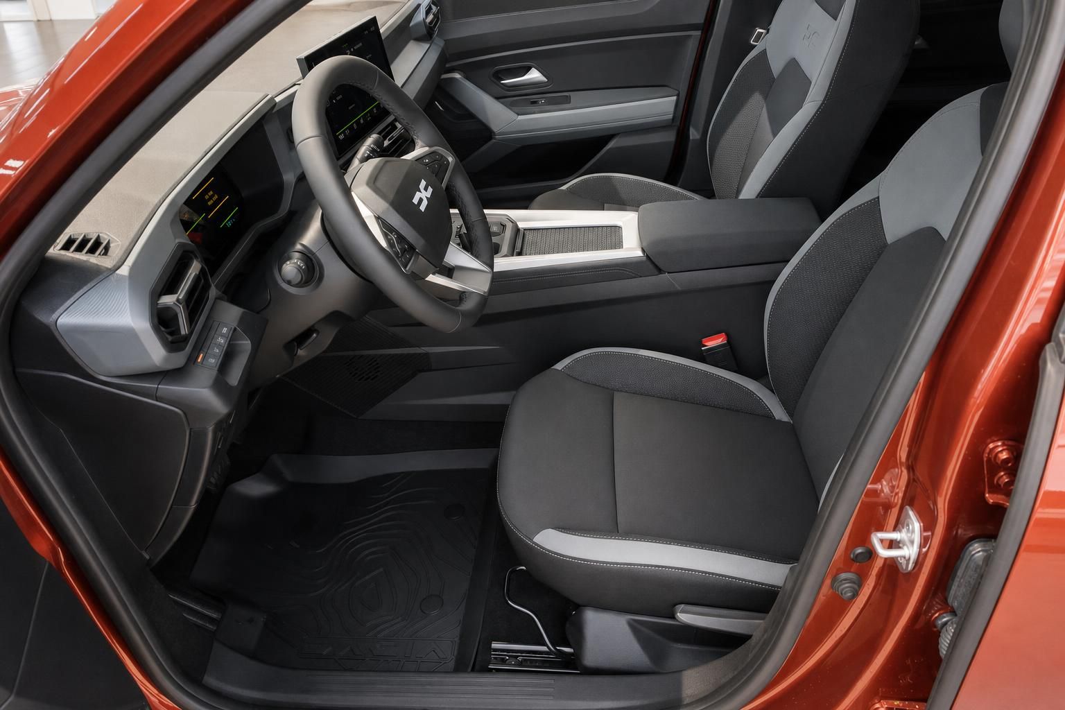 Dacia Bigster Innenraum, Vordersitze und Cockpit Detailansicht
