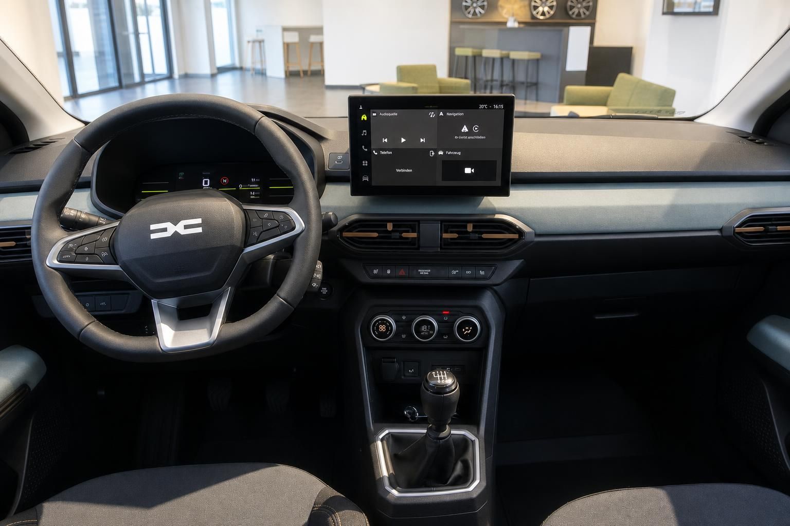 Dacia Sandero Stepway Innenraum Cockpit mit Touchscreen und Schaltgetriebe