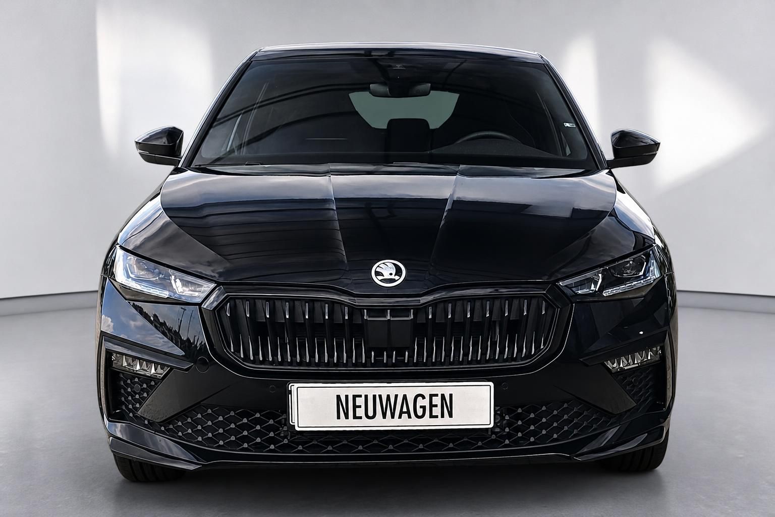 Skoda Scala schwarz Frontansicht direkt Neuwagen Kuehlergrill