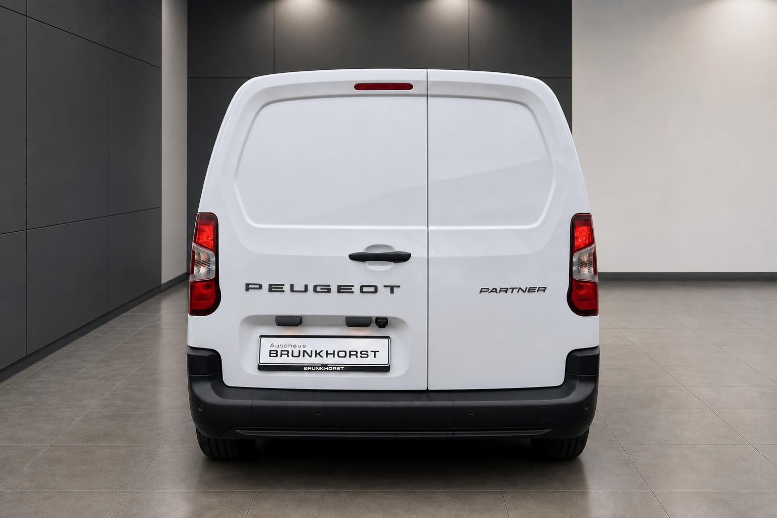 Peugeot Partner Kastenwagen weiß Heckansicht mit Rückleuchten