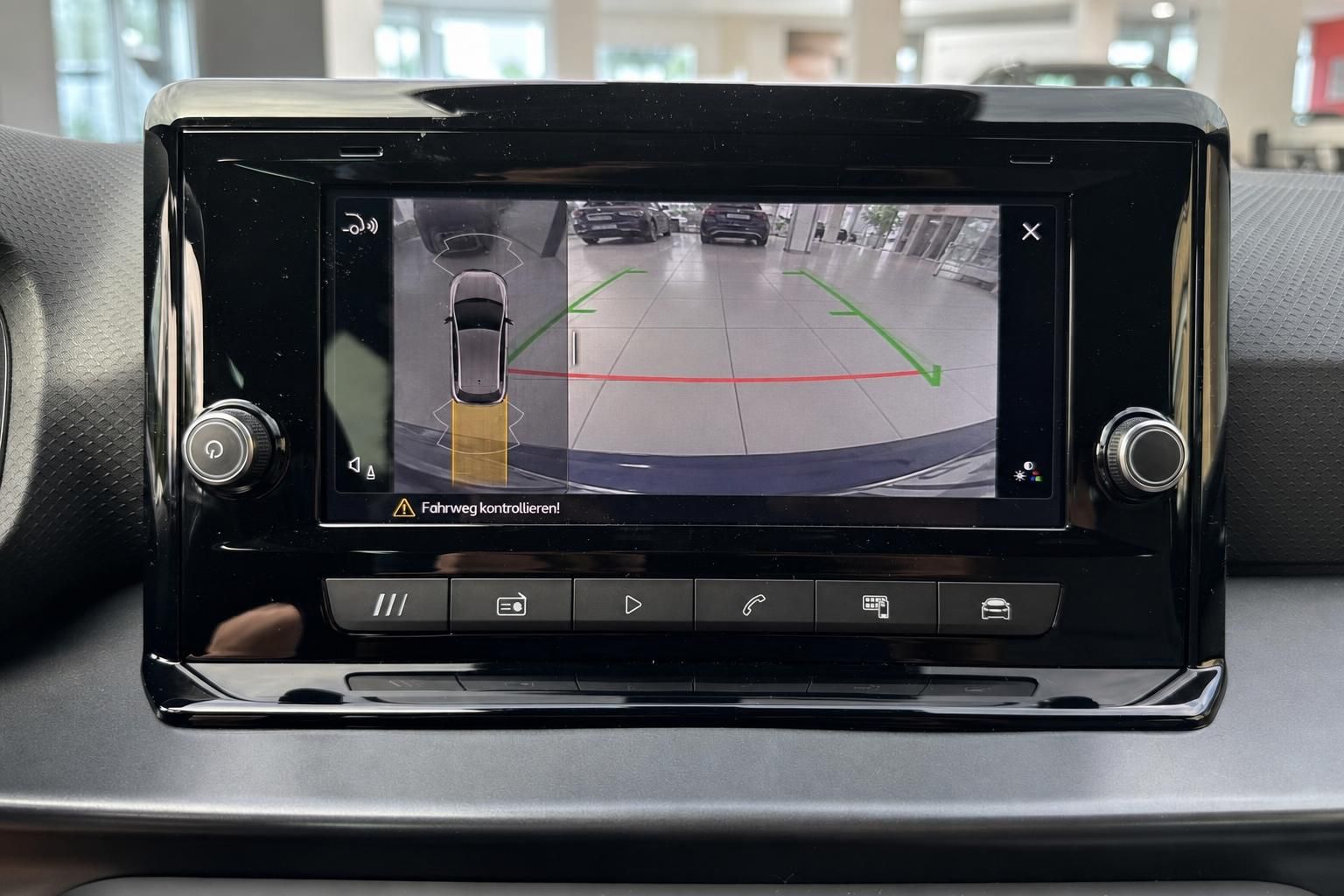 SEAT Ibiza Rueckfahrkamera und Parkassistent Bildschirm