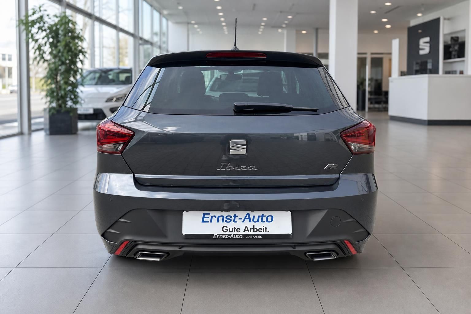SEAT Ibiza FR Heckansicht grau im Autohaus Ernst-Auto