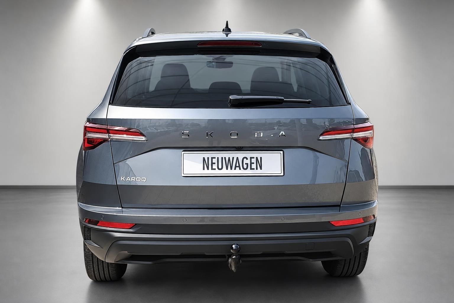 Skoda Karoq Heckansicht frontal mit Kennzeichen Neuwagen