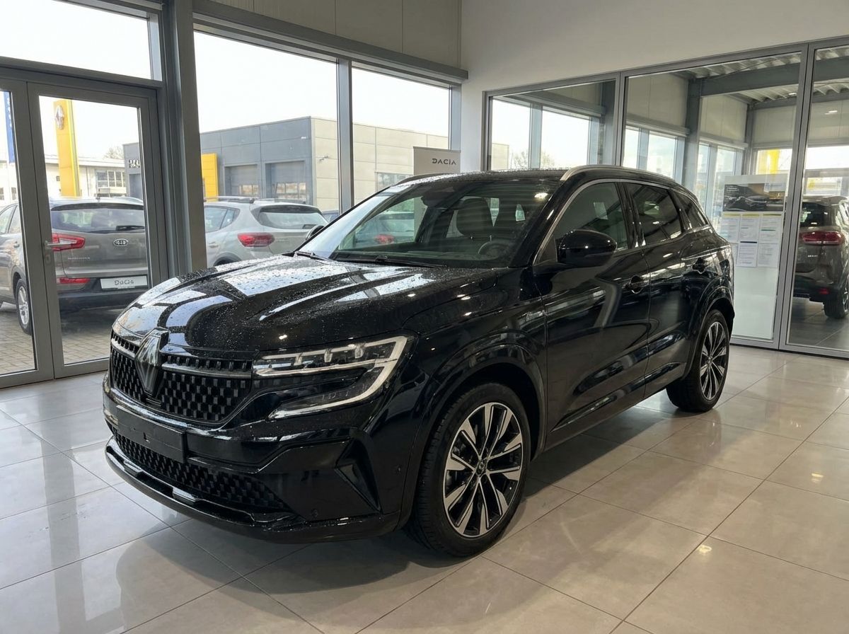 Schwarzer Renault Espace SUV im Autohaus Showroom Frontansicht