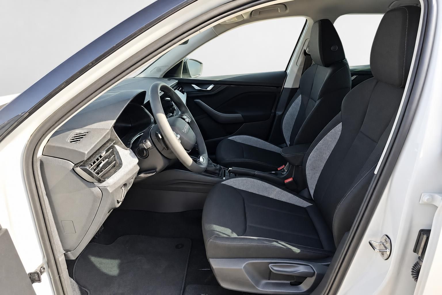 Skoda Fahrersitz und Armaturenbrett, Innenraumansicht Detail