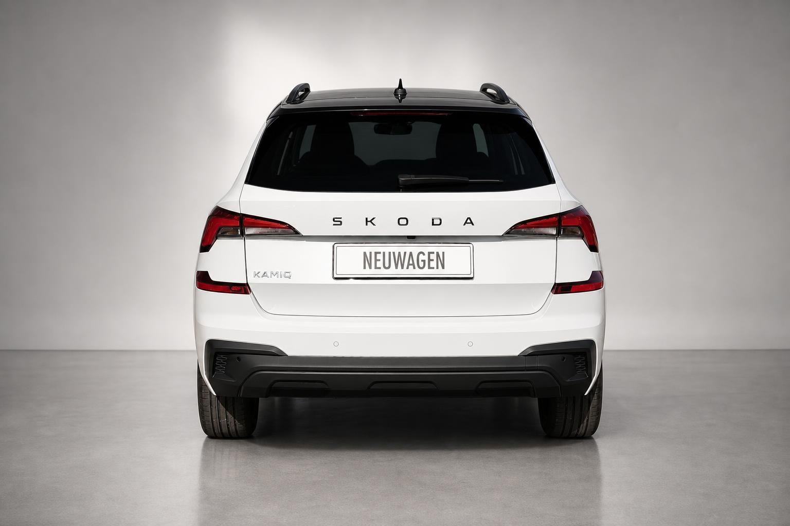Skoda Kamiq weiß Heckansicht Neuwagen Studio