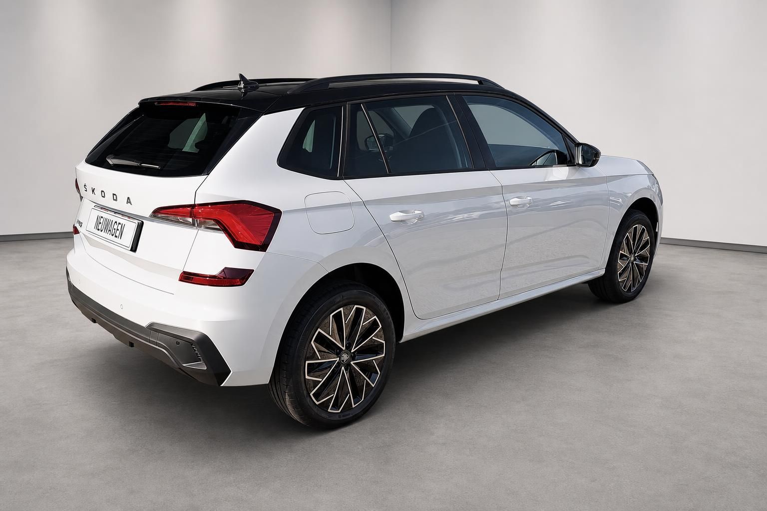 Skoda Fabia weiß Heckansicht schräg Neuwagen