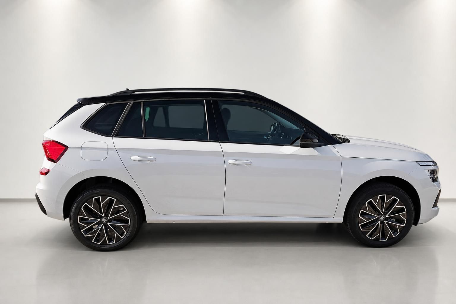 Skoda Fabia weiß Seitenansicht Neuwagen Studio