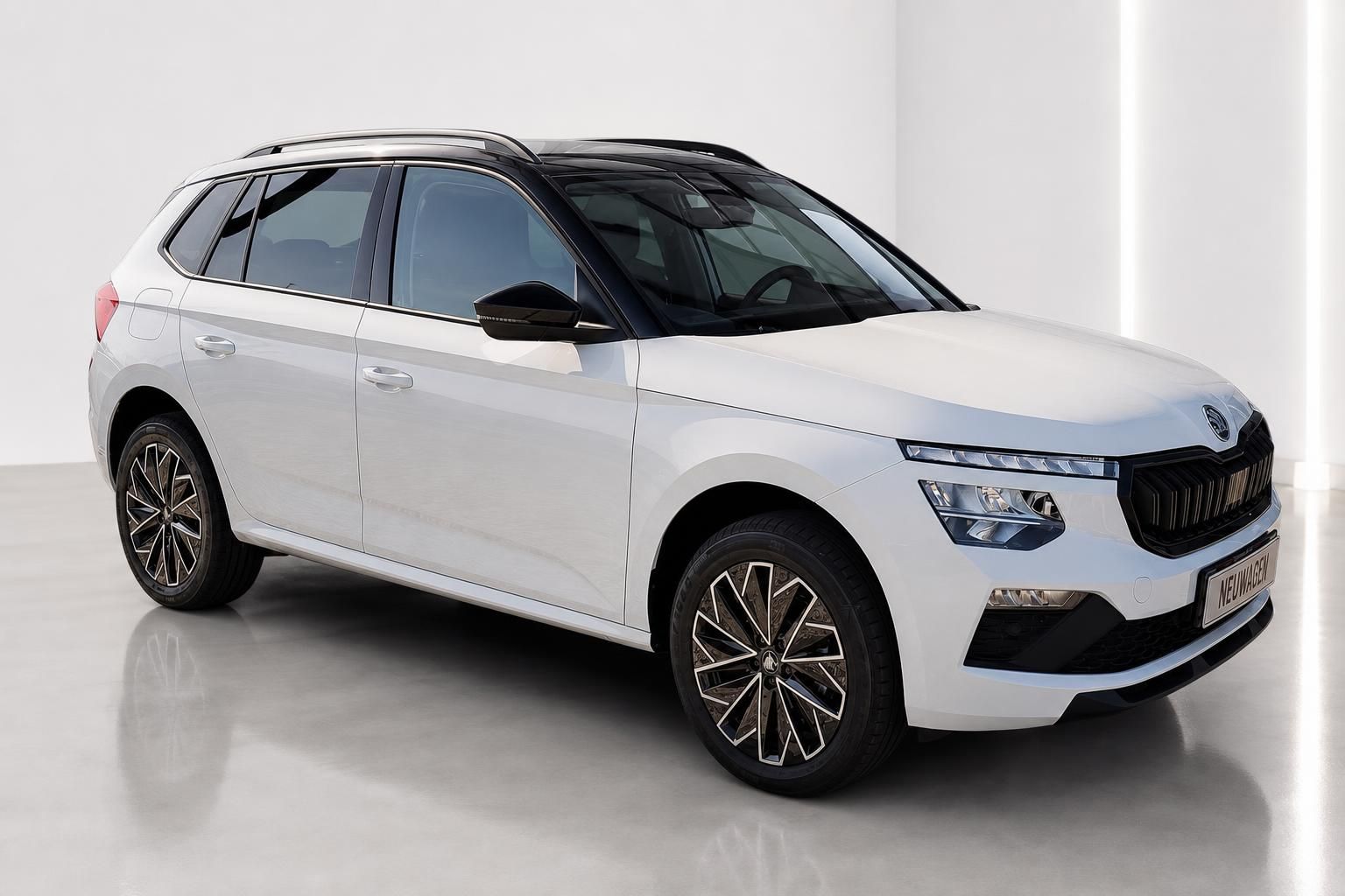 Skoda Kamiq weiß Seitenansicht schräg vorne Neuwagen