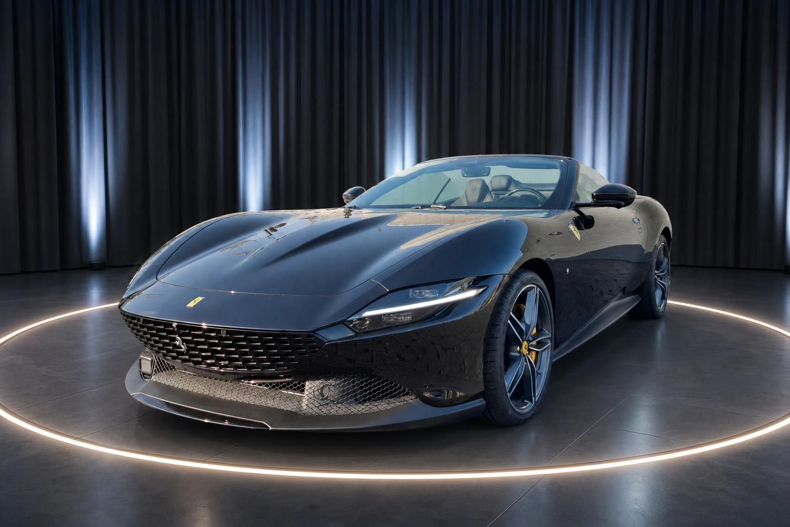 Ferrari Sportwagen Cabrio in Grau - Frontansicht mit eleganter Beleuchtung im Studio