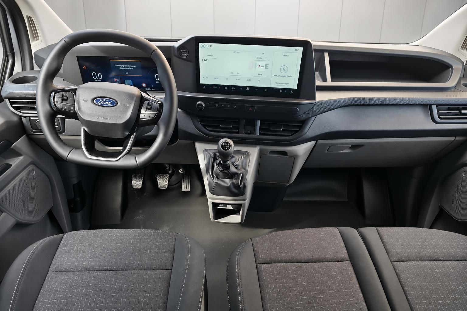 Ford Transit Custom Cockpit mit Lenkrad, Schaltung und Display