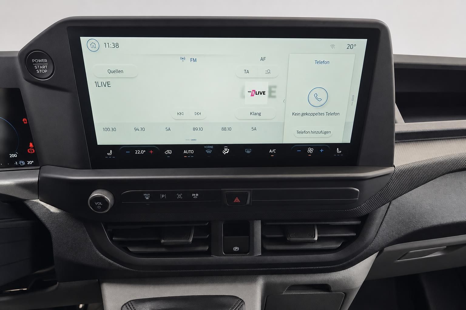 Ford Transit Custom Infotainment-Display mit Radio und Klimabedienung