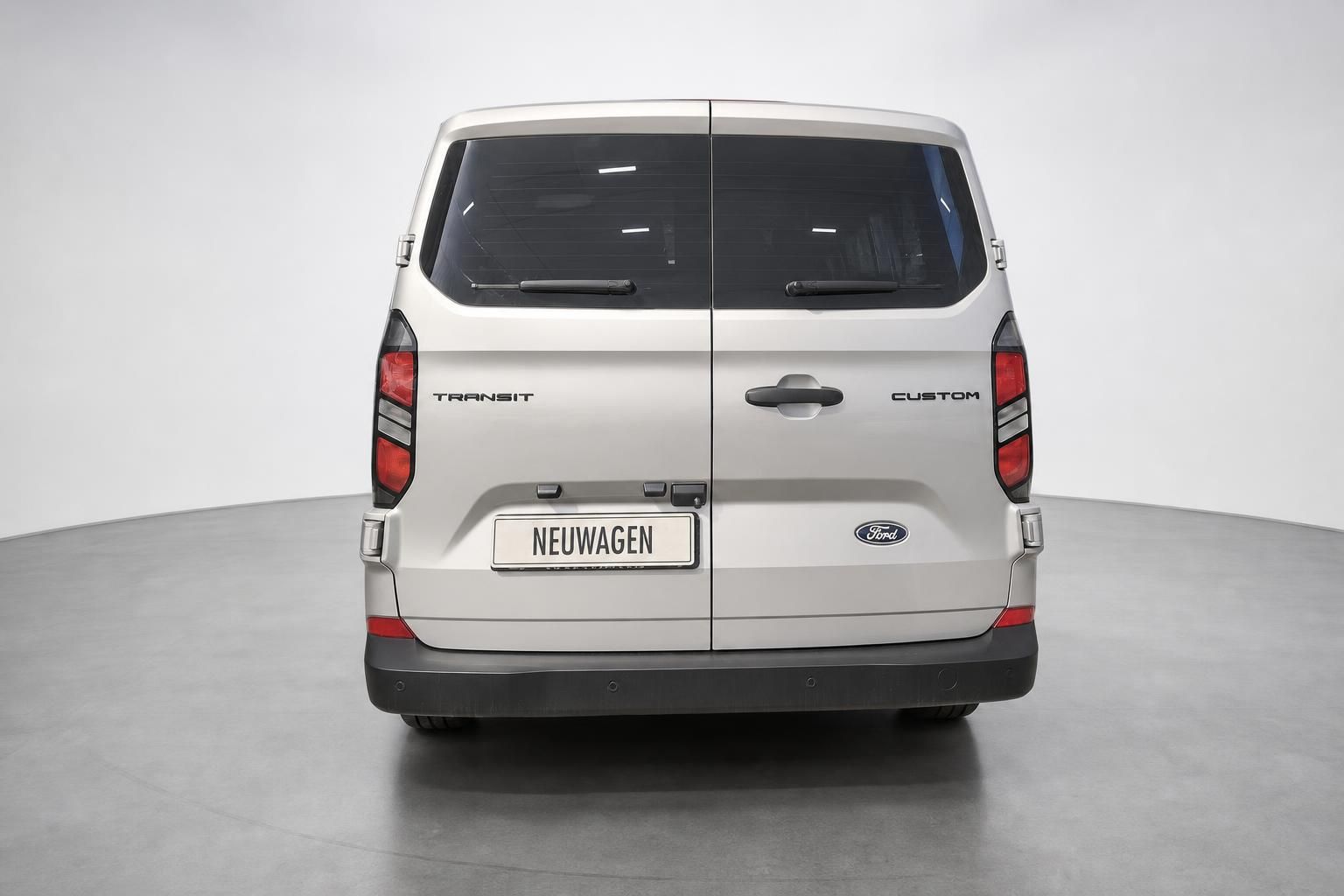 Ford Transit Custom weiß, Heckansicht mit Rückleuchten