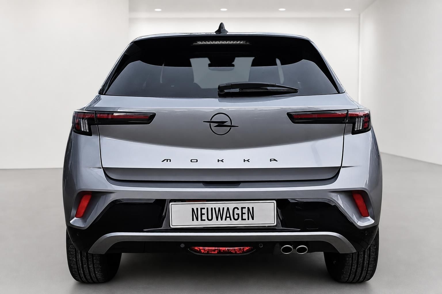 Opel Mokka in Silber, Heckansicht im Studio