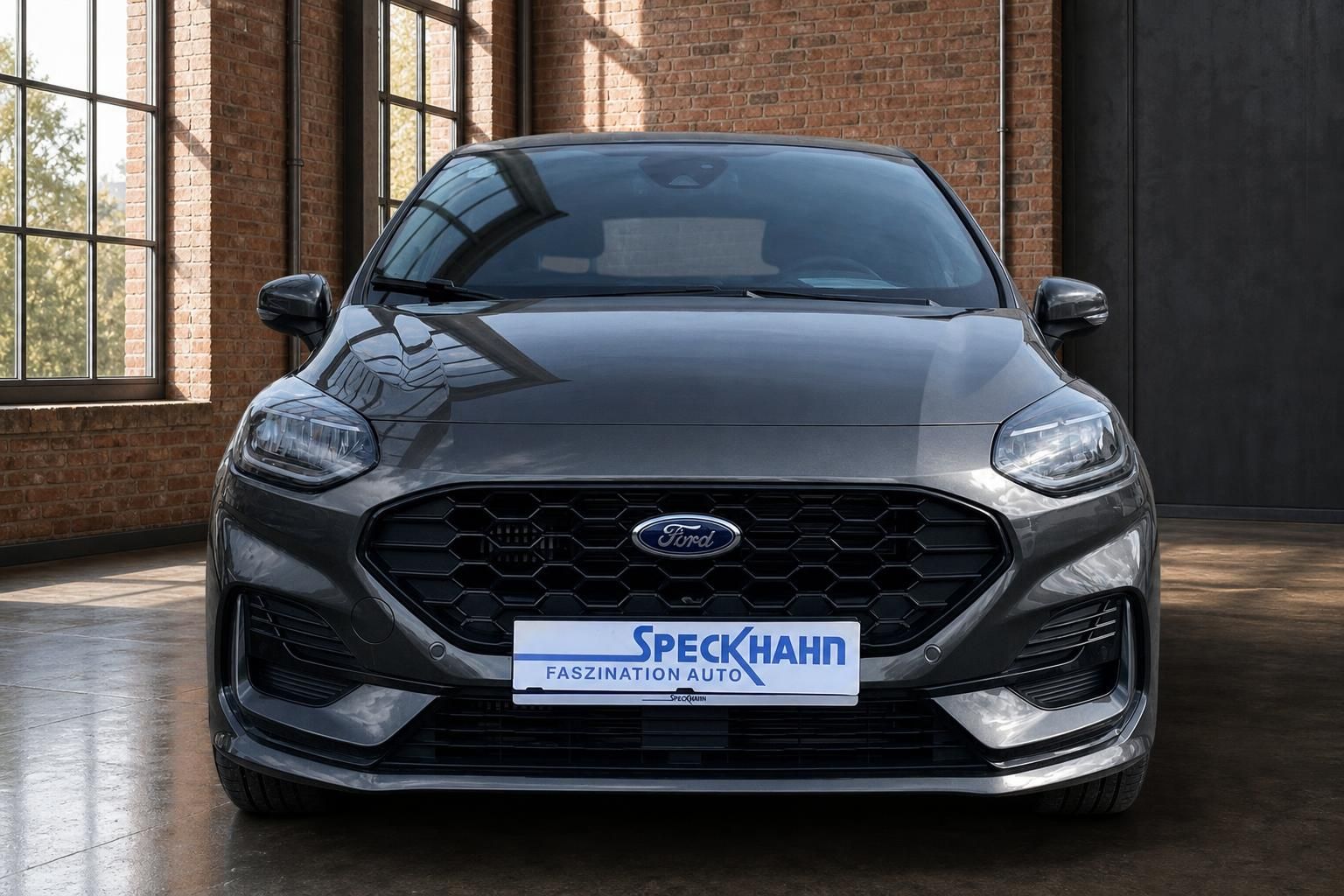 Ford Fiesta ST-Line grau Frontansicht gerade im Showroom bei Autohaus Speckhahn Faszination Auto