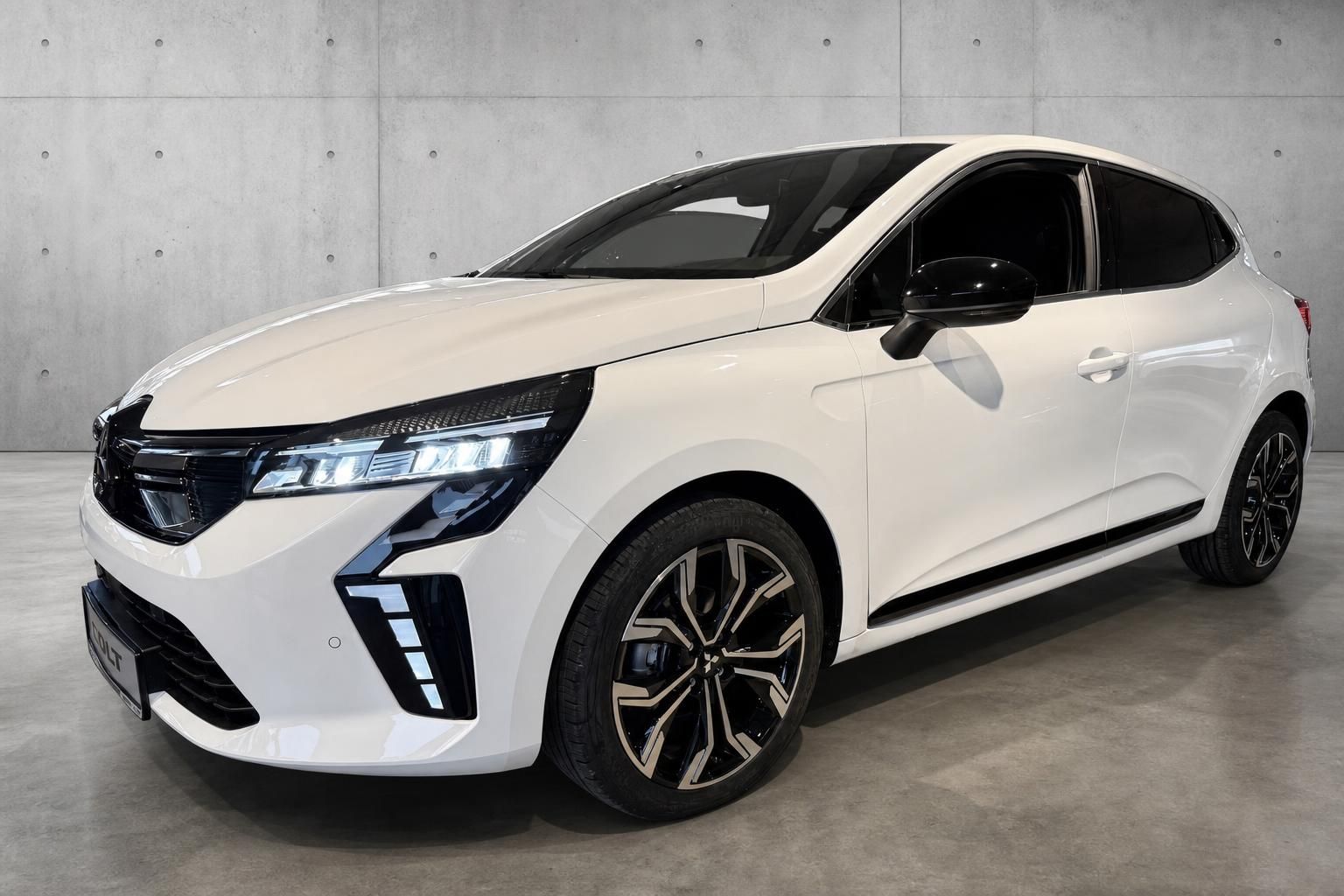 Mitsubishi Colt weiß, Frontansicht schräg mit sportlichem Design