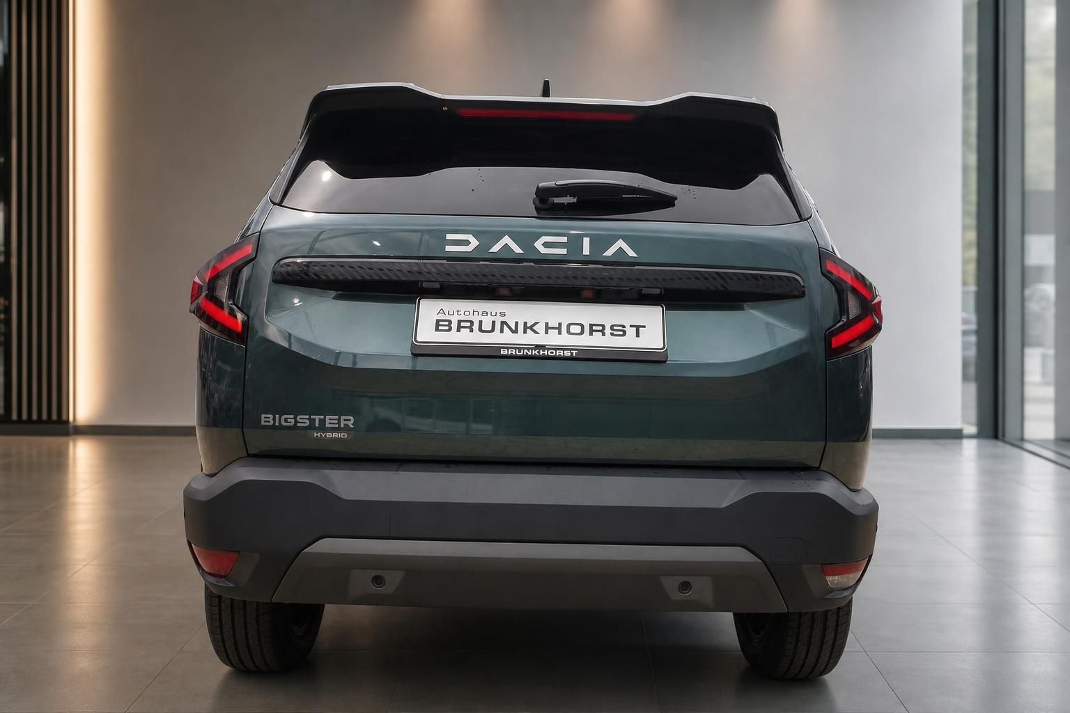 Dacia Bigster Hybrid Heckansicht mit LED-Rückleuchten und Autohaus Brunkhorst Kennzeichen