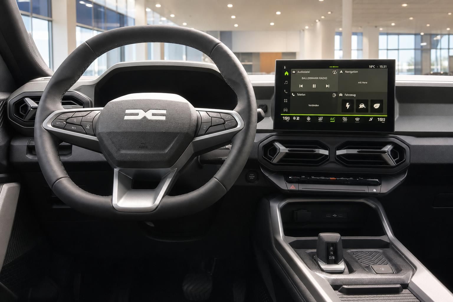 Dacia SUV Innenraum mit schwarzem Lenkrad, Touchscreen-Display und moderner Armaturenausstattung
